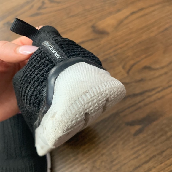 Good Condition Skechers Air Cooled Memory Foam Black Slip Ons Women’s Size 6 - Picture 14 of 15